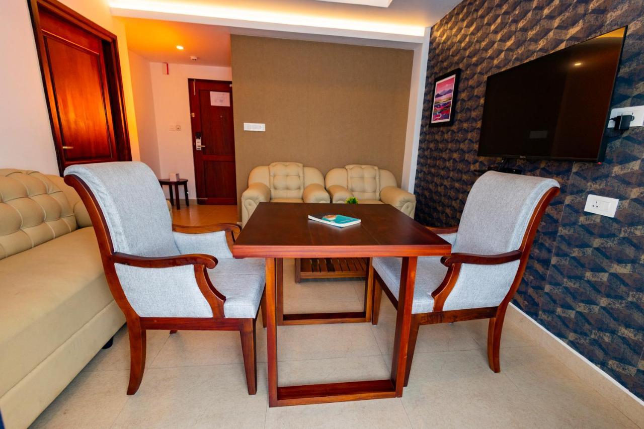 Отель Dev Residency Тривандрум Экстерьер фото